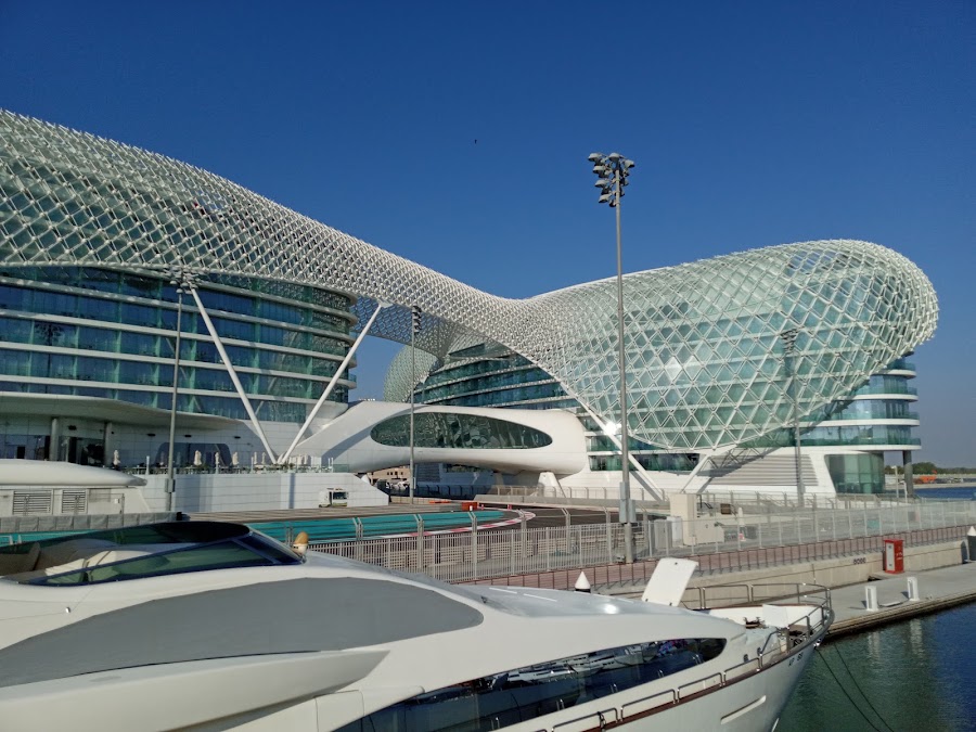 F 1 Yachts