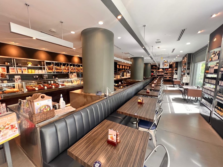 Jones the Grocer, Khalidiyah (Abu Dhabi)