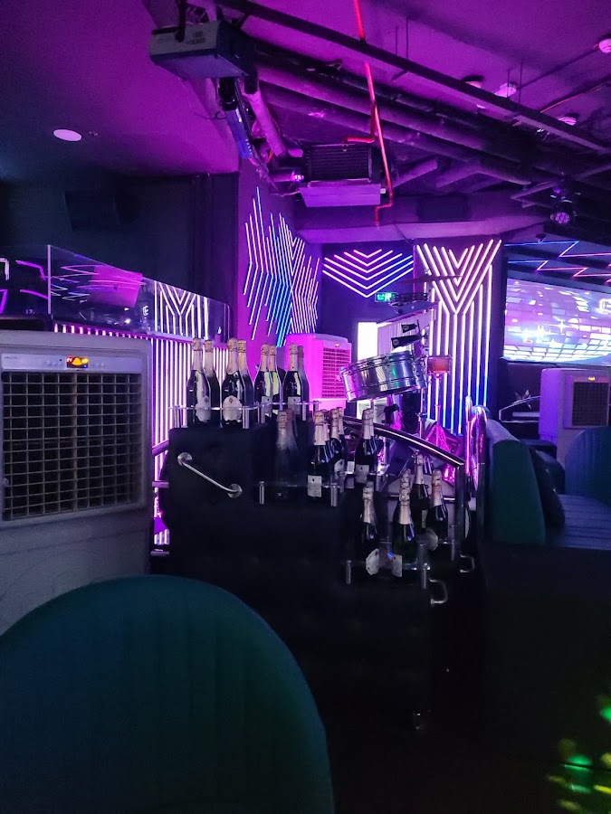 Mondaine Restaurant & Lounge