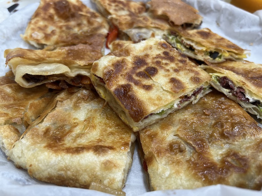 AlHUSIEN PASTRY فطاير الحسين