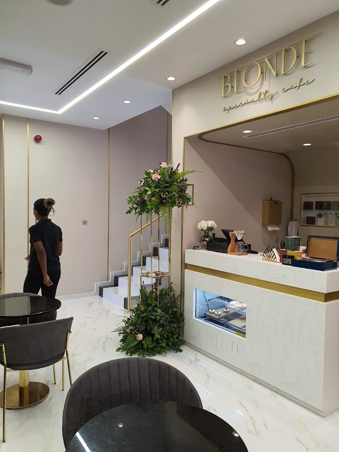 Blonde special cafe