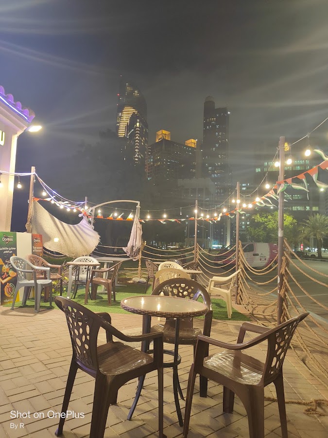 Squiz Fresh Juices, Cafe & Foodies.