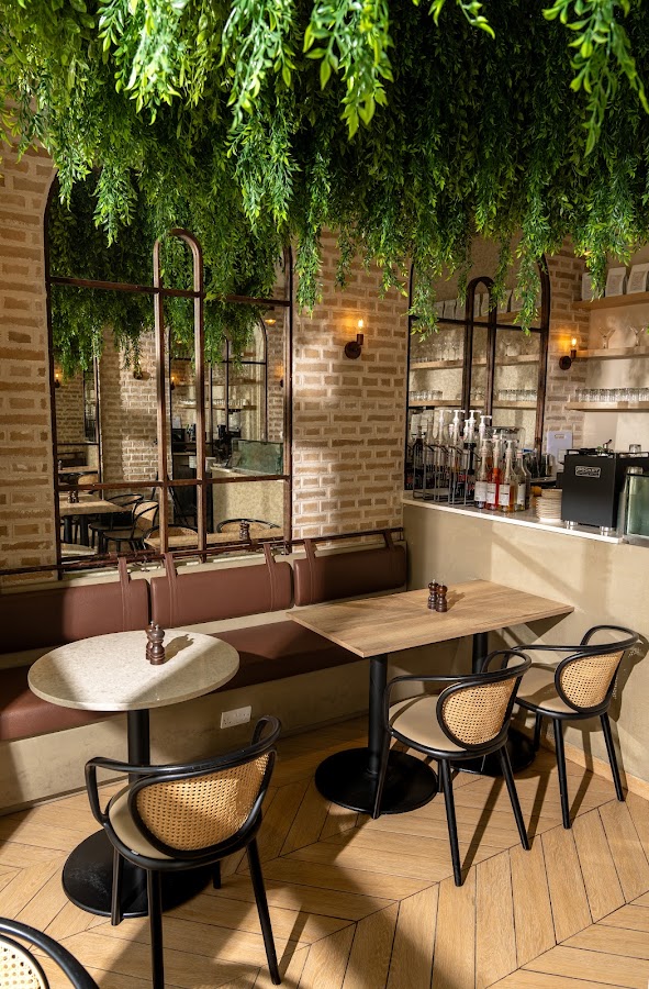 Casual Restaurant