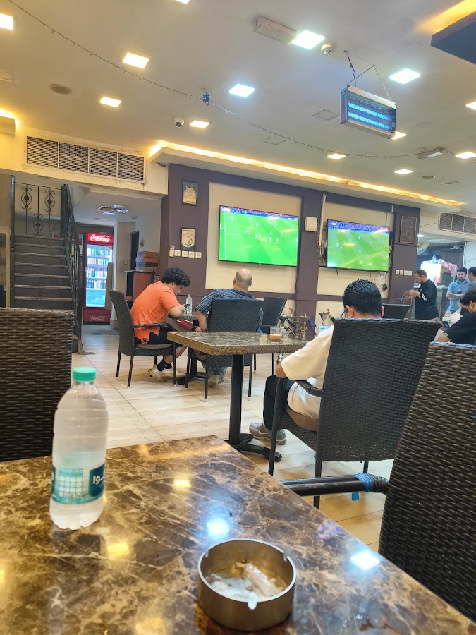 New street cafe