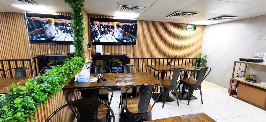 Mikees Restaurant Abu Dhabi